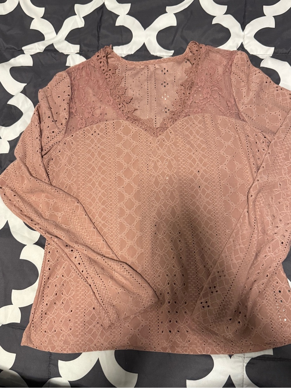 NWOT Womens Lace Eyelet V-Neck Blouse - Dusty Rose